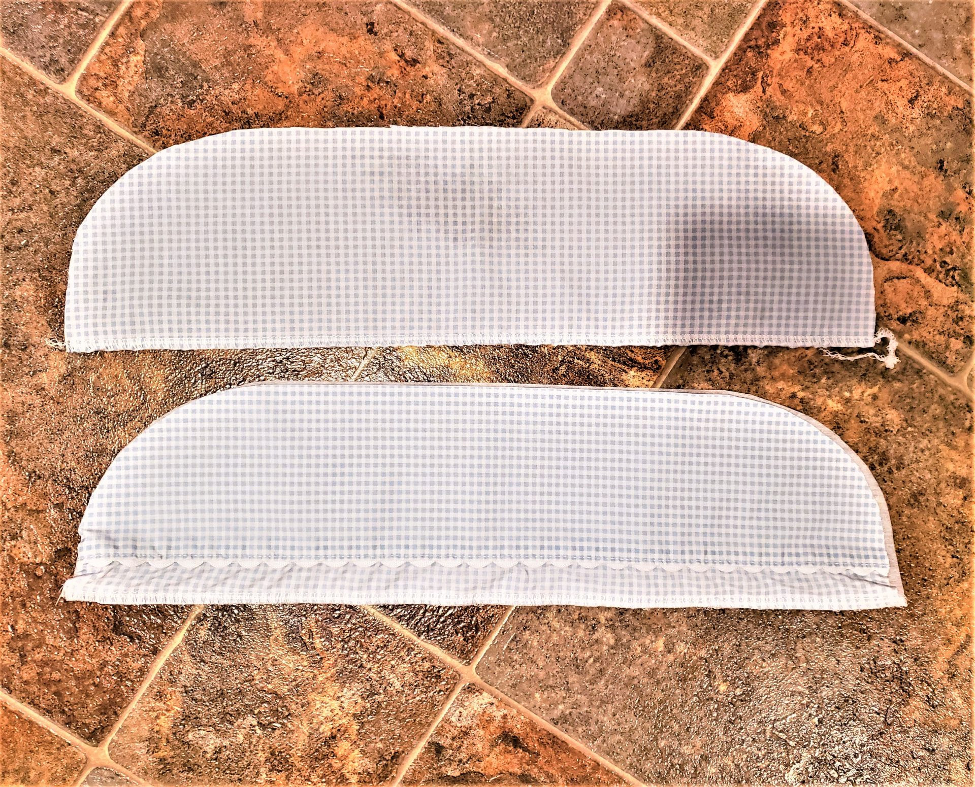 Serged edges of the bonnet brim and lining pieces