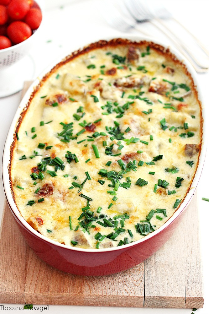 Potatoes au gratin loaded with cheese, cream and garlic. An easy no fuss no mess delicious weeknight meal. (and the perfect side dish to your holiday meal)